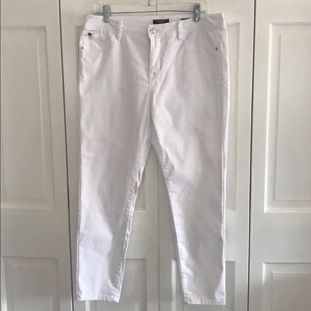 Curve Appeal Cropped “Jegging”